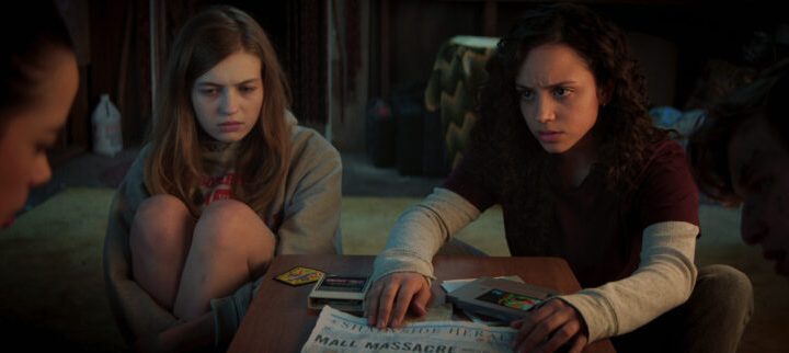 FEAR STREET PART 1: 1994 - (L-R)  KIANA MADEIRA as DEENA, FRED HECHINGER as SIMON, BENJAMIN FLORES JR. as JOSH, JULIA REHWALD as KATE, and OLIVIA WELCH as SAM. Cr: Netflix © 2021